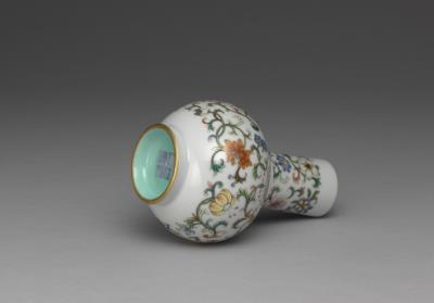 图片[2]-Vase with flowers of the four seasons in fencai polychrome enamels, Qing dynasty, Qianlong reign (1736-1795)-China Archive